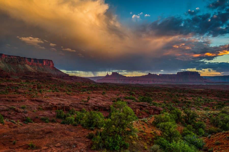 Parriott Mesa Rain Showers by Paul Kestel