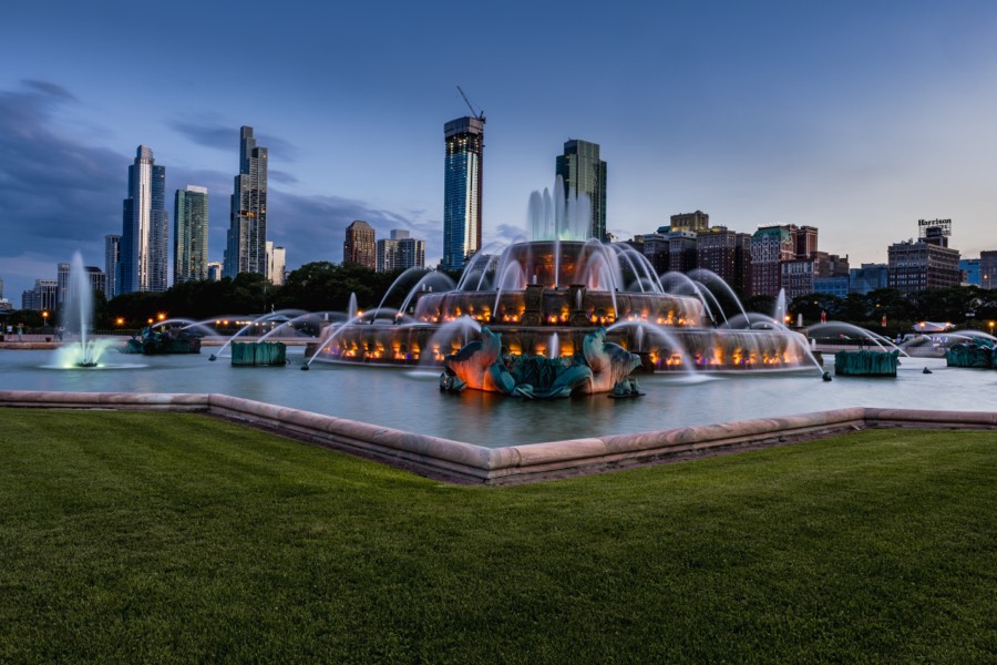 Buckingham Fountain Dusk by Paul Kestel