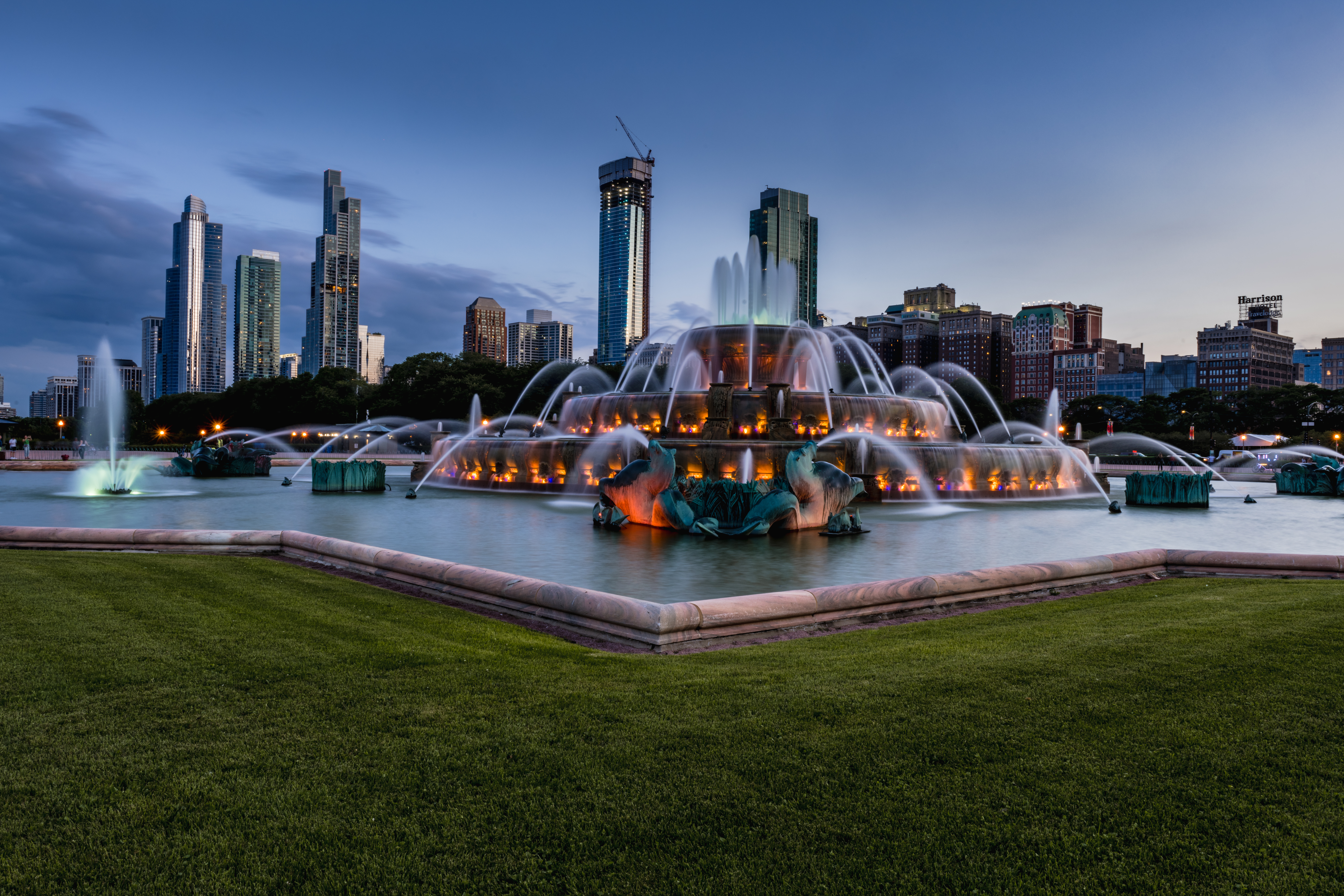 Buckingham Fountain Dusk by Paul Kestel